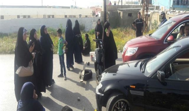 بالصور: أهالي الموقوفين الإسلاميين يقطعون الطريق عند مستديرة السلام