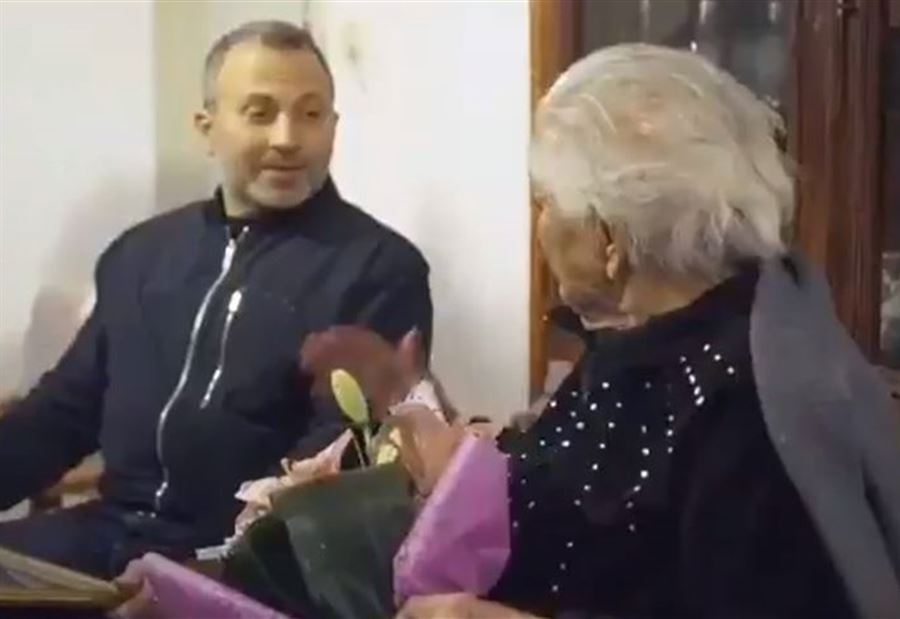 بالفيديو: باسيل يعايد الأمهات على طريقته