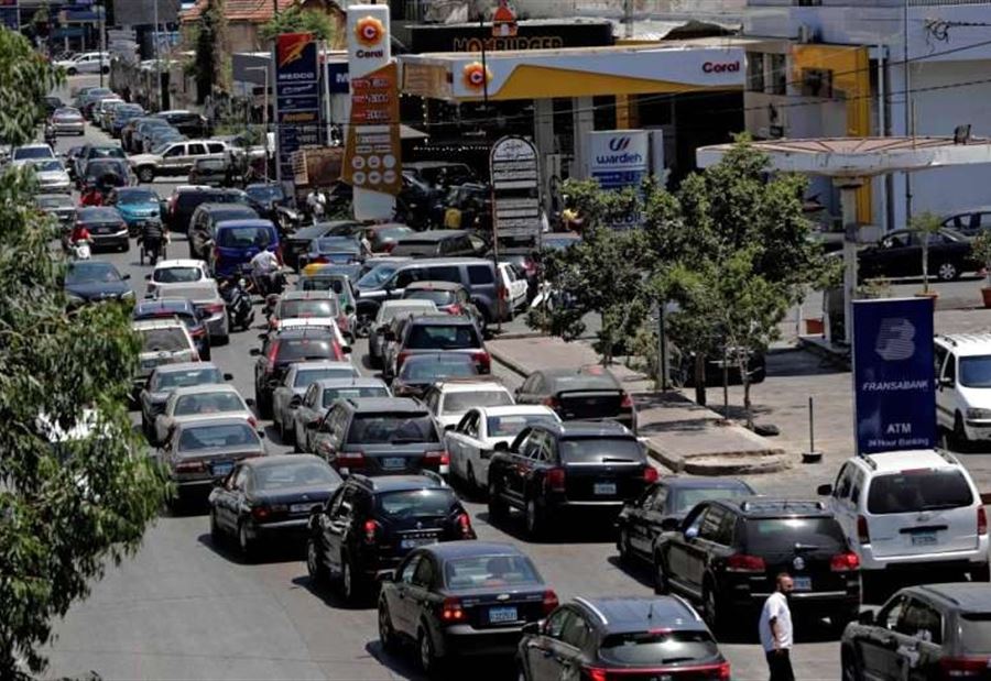 طوابير أمام المحطّات في لبنان... وسفيرة تنتظر!