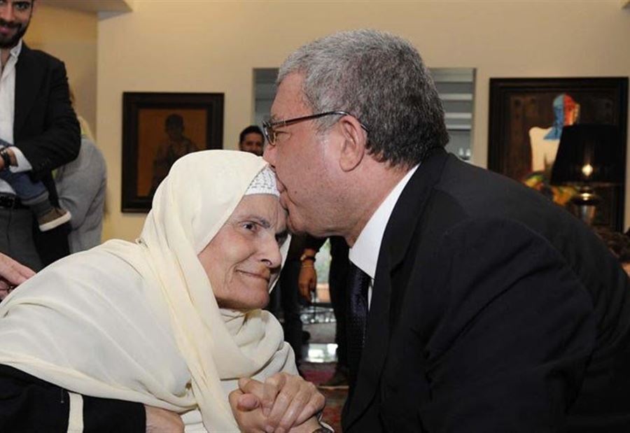المشنوق شكر المعزين بوفاة والدته