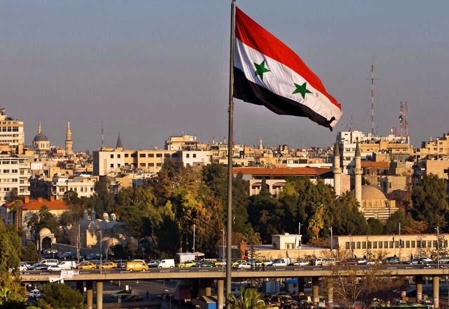 أحدهم توفي تحت التعذيب... اعتقال 26 شخصًا عائدين من لبنان إلى سوريا!