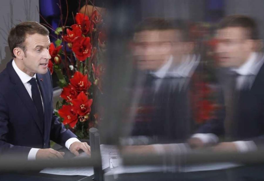 احتجاجات "السترات الصفراء" تهبط بشعبية ماكرون احتجاجات "السترات الصفراء" تهبط بشعبية ماكرون