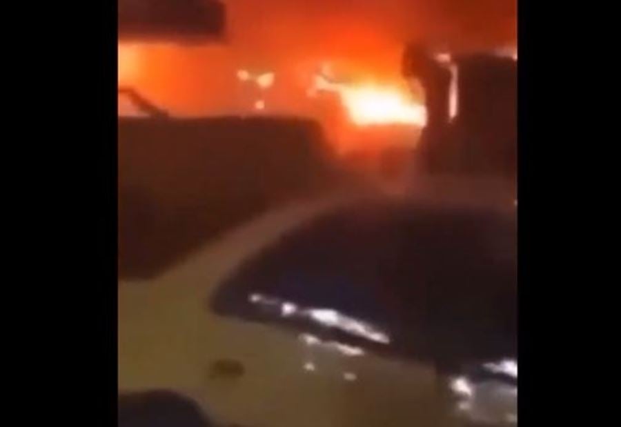 بالفيديو: لحظة استهداف موكب سليماني في مطار بغداد بالفيديو: لحظة استهداف موكب سليماني في مطار بغداد