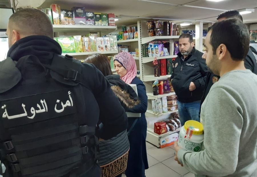 حملة لـ "الإقتصاد" على مراكز تجارية في صيدا 