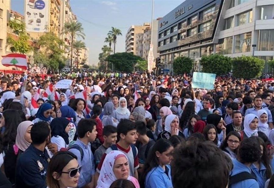 نائب ممتعض من مشاركة طُلاب في التظاهرات.. "هذا تسرّب"