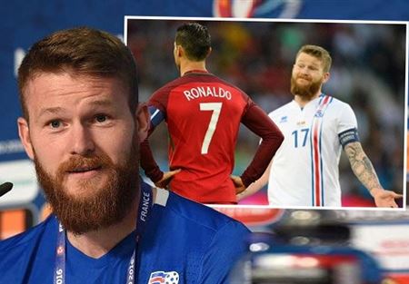 رونالدو يتكبّر ويهين قائد المنتخب الآيسلندي؟