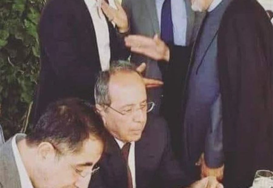 قصة الصورة التي جمعت السيد والحاج حسن مع "اسكوبار البقاع" قصة الصورة التي جمعت السيد والحاج حسن مع "اسكوبار البقاع"