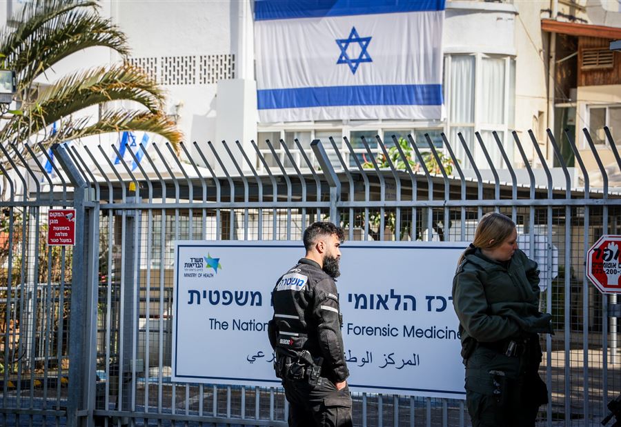 إسرائيل تبدأ التعرف على الجثث... ومعتقلون فلسطينيون إلى الحرية