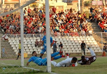 النجمة يحتفظ بصدارة دوري كرة القدم 