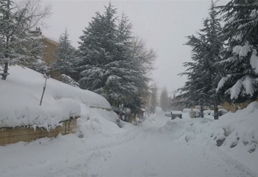 الطقس ماطر مع برق ورعد وثلوج 