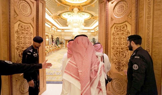 رسائل سعودية في بيروت.. نحن في دمشق أولاً!