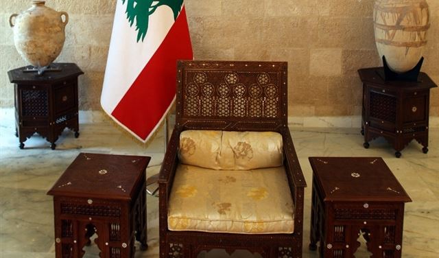 الرئيس في آب وإلا..