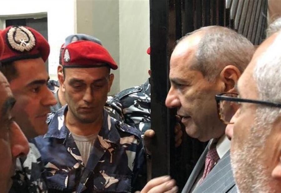 بالفيديو: نقيب المحامين في ثكنة الحلو للدفاع عن موقوفين!