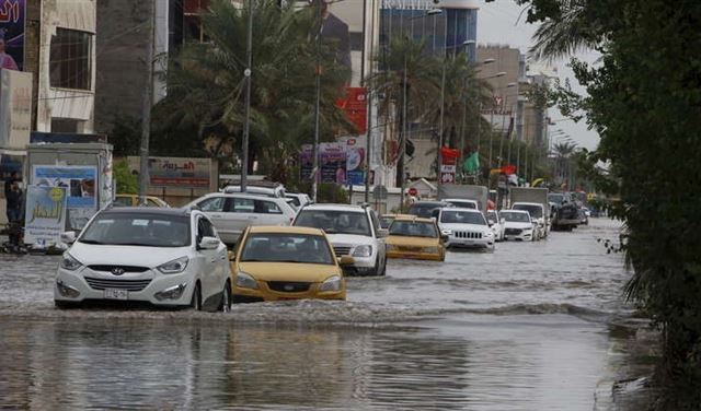 شوارع بغداد تغرق بالأمطار والسلطات تستنفر