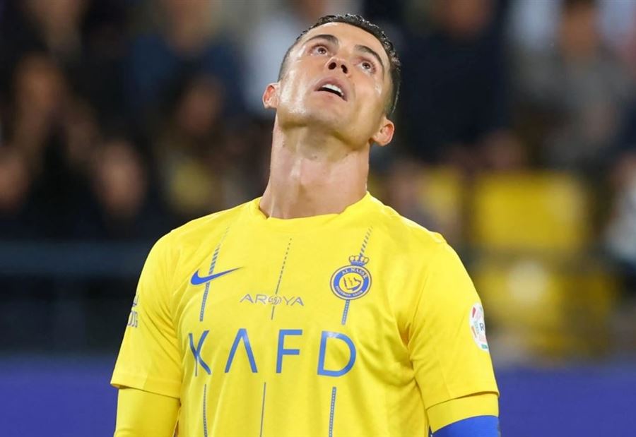 بالفيديو: ضربه مرتين... طرد كريستيانو رونالدو من المباراة! بالفيديو: ضربه مرتين... طرد كريستيانو رونالدو من المباراة!