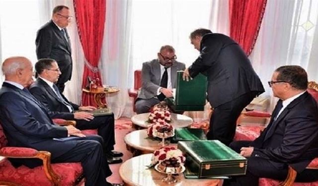 توقيف 100 مسؤول بوزارة الداخلية المغربية