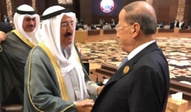 عون يلتقي أمير الكويت على هامش القمة 