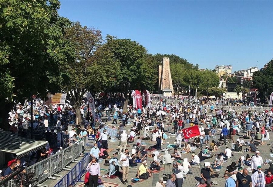 بالصور: أول صلاة جمعة في "آيا صوفيا"
