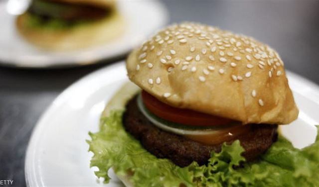  بشرط واحد.. مطعم يمنحك "البرغر" مجانا