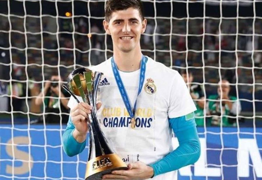 حارس ريال مدريد يسخر "بخبث" من ليفربول بسبب أحد مشجعيه