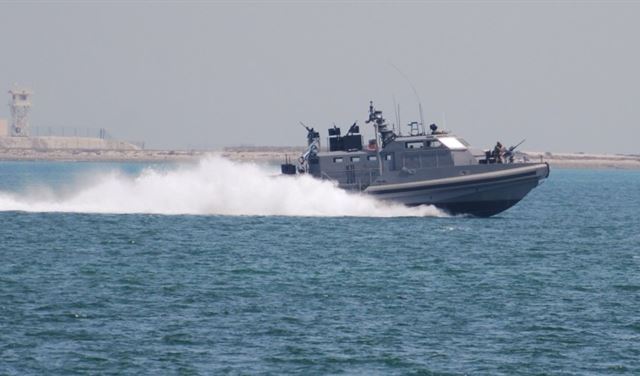 زورق حربي معاد خرق المياه الاقليمية اللبنانية على مرحلتين  زورق حربي معاد خرق المياه الاقليمية اللبنانية على مرحلتين