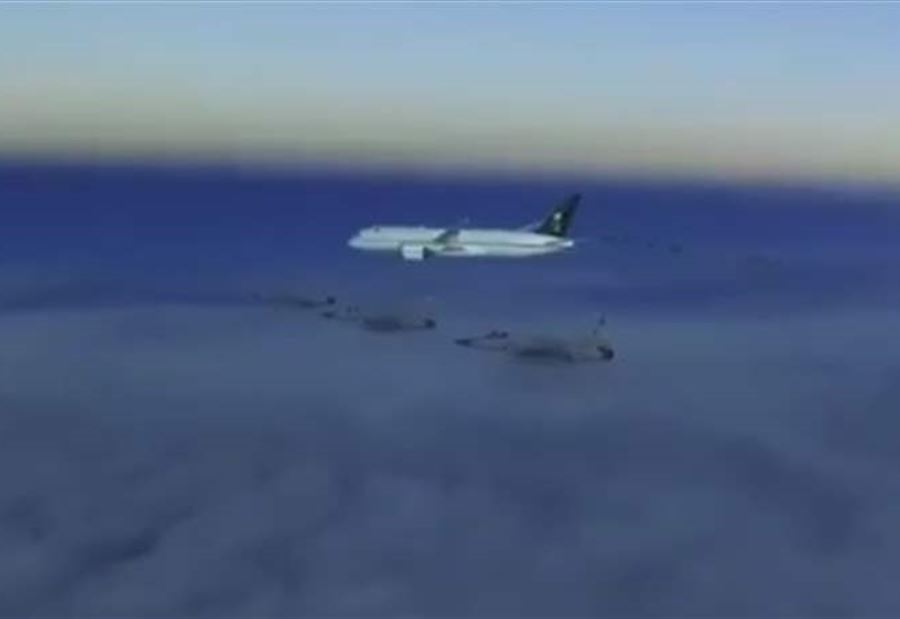 بخاري ينشر فيديو "لمرافقة حربيّة" لطائرة بن سلمان في الجو