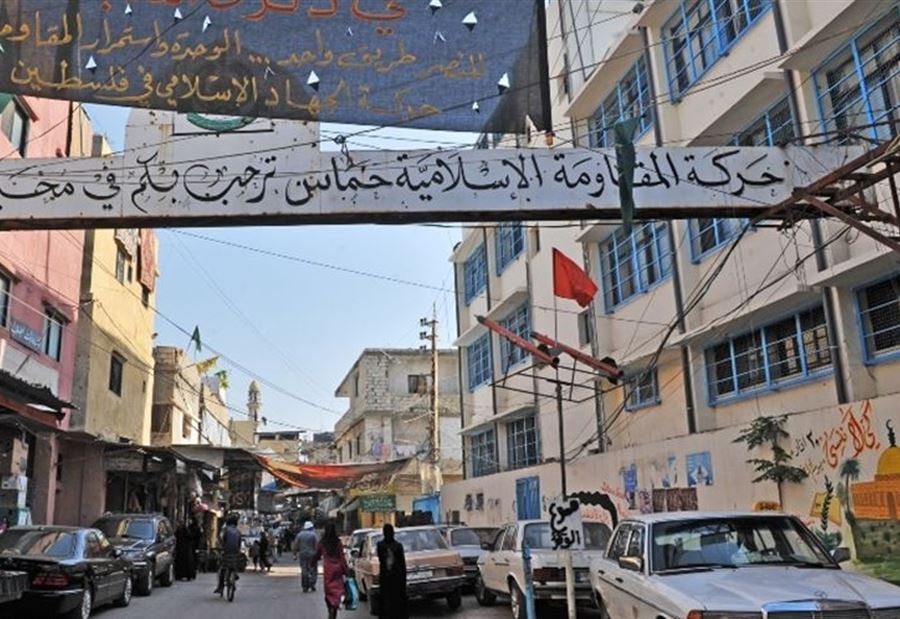 "كورونا"... إقفال المؤسسات التجارية في عين الحلوة 