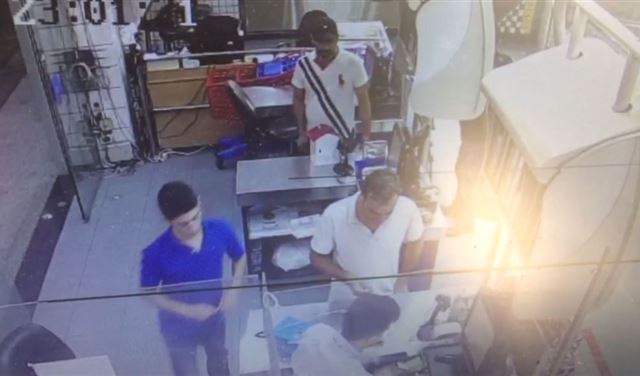 بالفيديو..  سرقوا صندوق تبرعات الـ SOS من "هوا تشيكن"