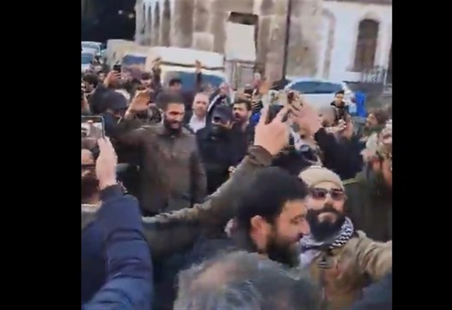 بالفيديو: أحمد الشرع يدخل المسجد الأموي