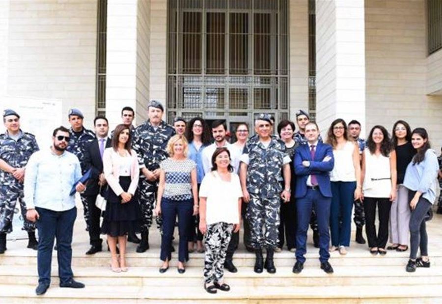 بالصور: احتفال في سجن رومية
