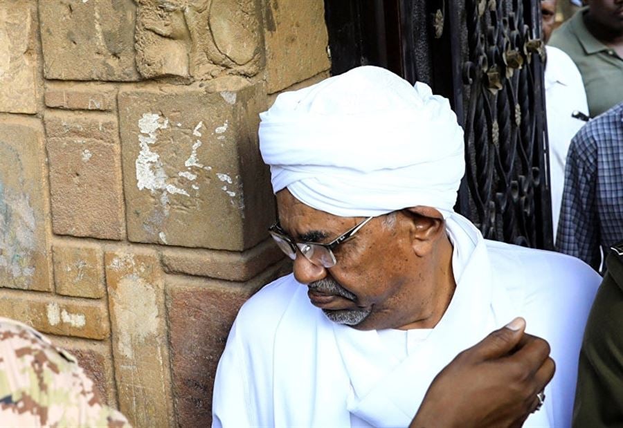 تحديد موعد ظهور البشير في قفص المحاكمة