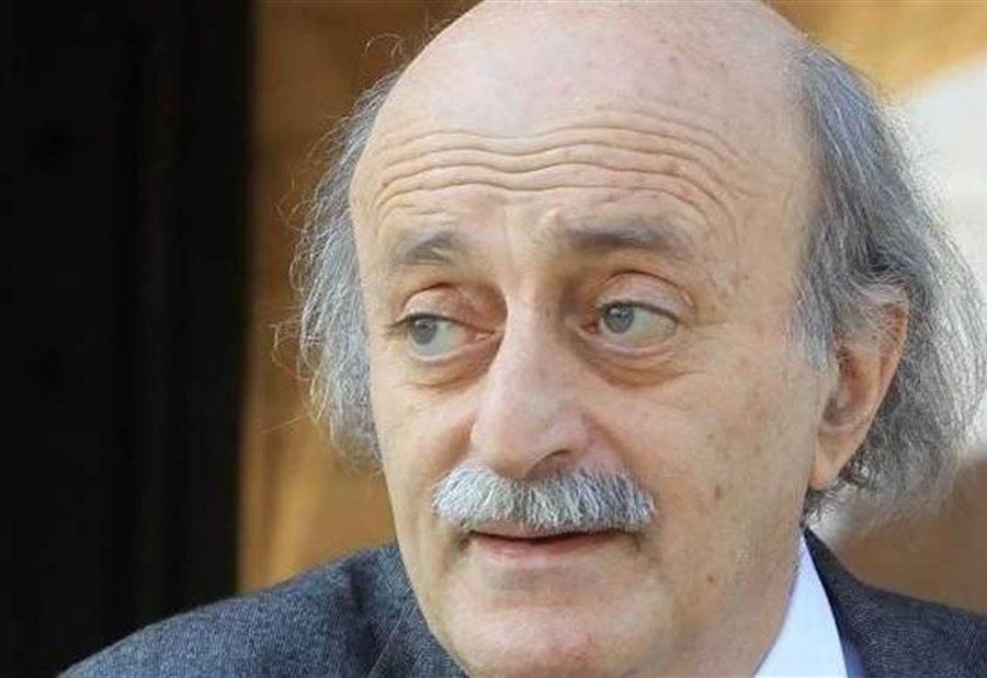  جنبلاط يدعو أحزاب لبنان للتضامن