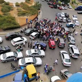 بالصورة: تظاهرة للأساتذة المتعاقدين أمام وزارة التربية 