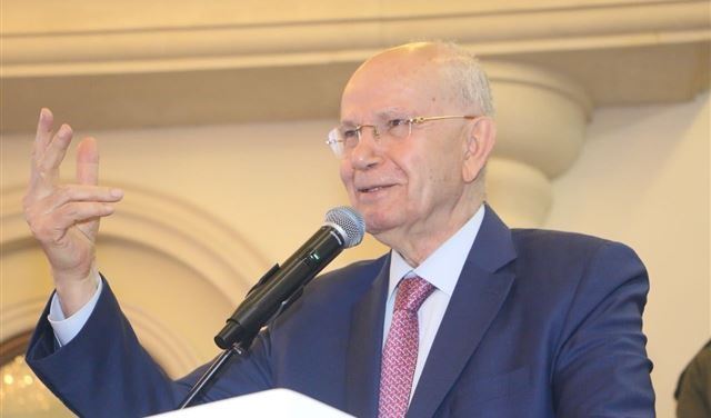 "أنانية" مراد تزعزع بنيان لائحته