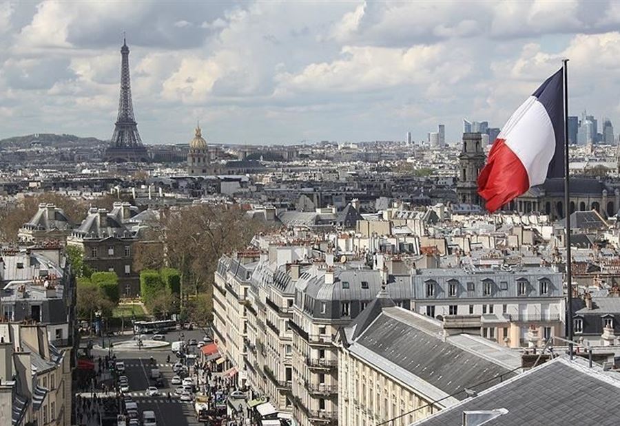 فرنسا تبحثُ ترحيل المتطرفين إلى تونس والجزائر