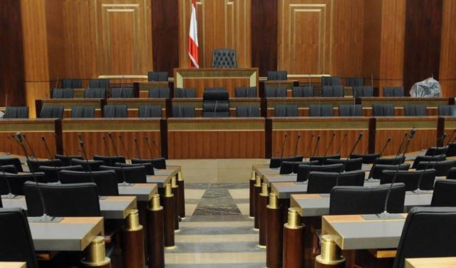 بعد مغادرة مُشرعي البرلمان... هل ينتهز 