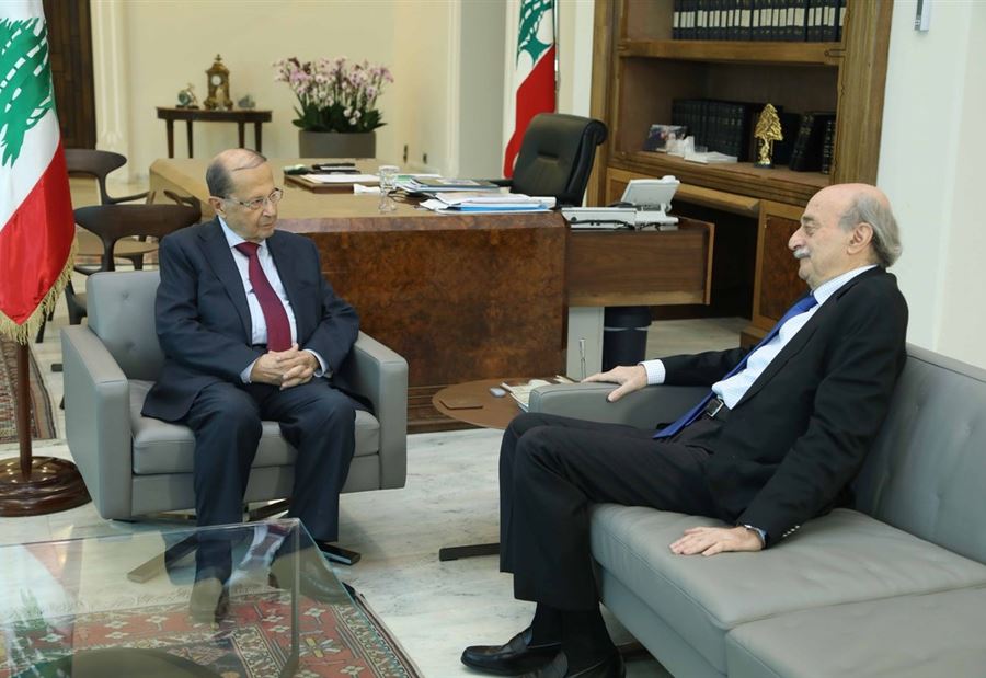 اتصال بين عون وجنبلاط  