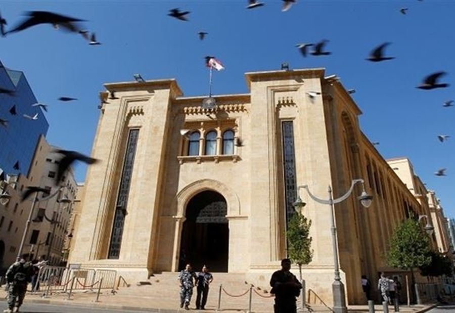 نائب يتلقى المراجعات والشكاوى كل يوم