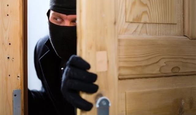 مسروقات بقيمة 10 آلاف دولار... والتحقيقات جارية مسروقات بقيمة 10 آلاف دولار... والتحقيقات جارية