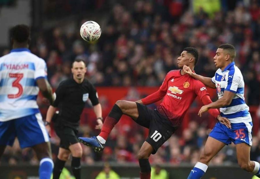 قطار مان يونايتد يعبر محطة ريدينغ في كأس الاتحاد