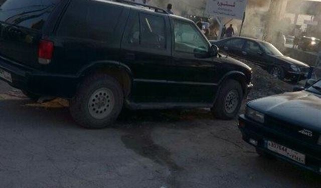 بالصور.. قطع طريق جلالا بالاطارات المشتعلة 