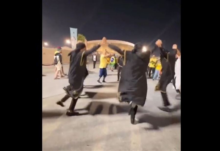 "مواجهة حامية"...  فرقة دبكة لبنانية تتحدى البرازيليين  في قطر!(فيديو)