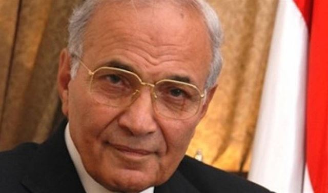 الامارات ترحل رئيس الوزراء السابق احمد شفيق الى القاهرة