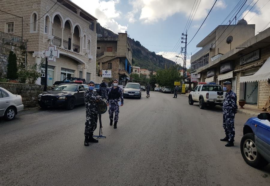 بالصور: تشدُدٌ بقرار التعبئة العامة بالصور: تشدُدٌ بقرار التعبئة العامة