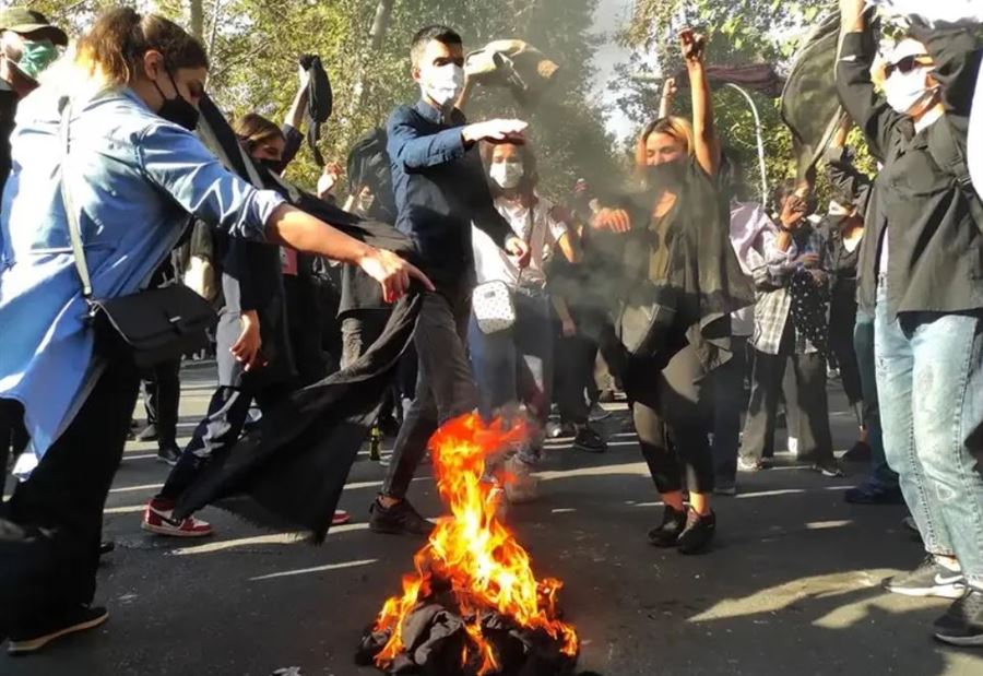 تقريرٌ يكشُف: عنف وتحرش جنسي بمتظاهري إيران!
