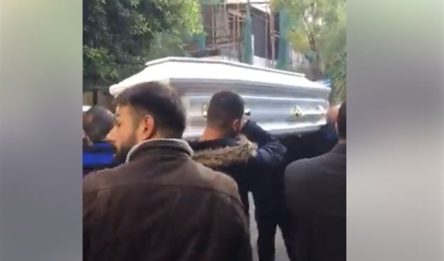 الياس ورديني محمولاً على أكف ابناء الاشرفية الياس ورديني محمولاً على أكف ابناء الاشرفية