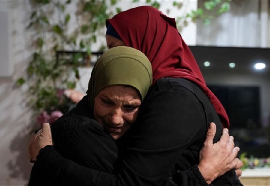 "عاملونا مثل الكلاب"... معتقلون فلسطينيون يشكون "سوء المعاملة" بسجون إسرائيل