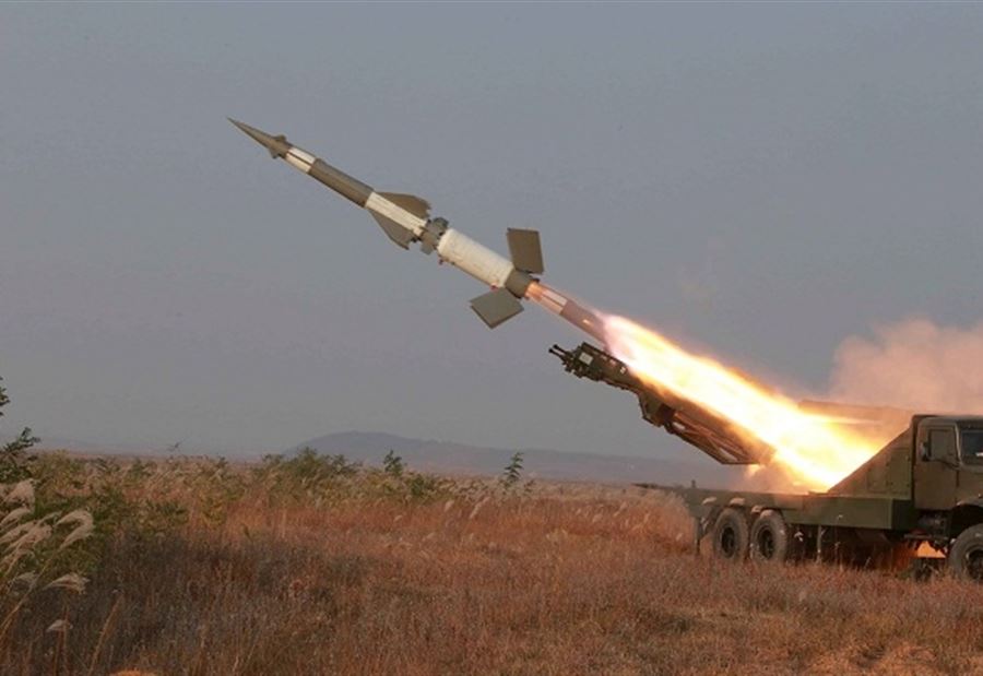 إيران اختبرت صاروخا باليستيا مداه ألف كم