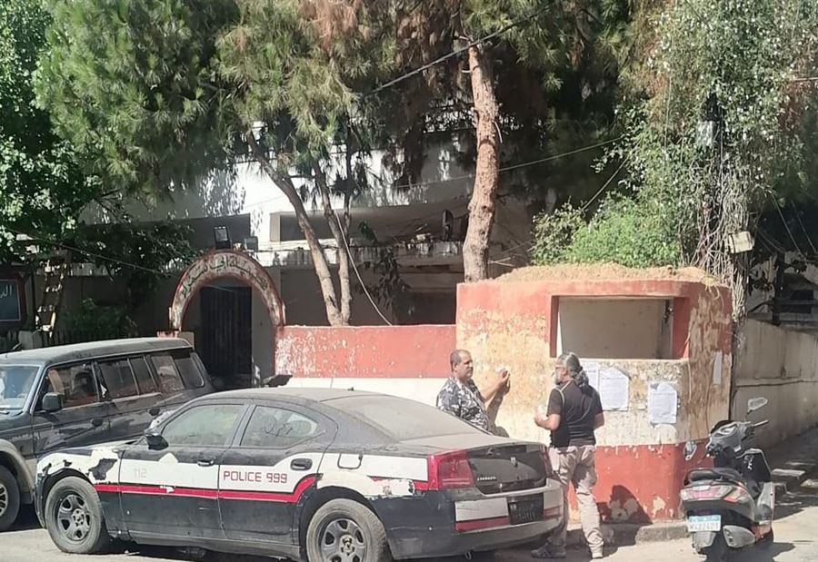 فيديو يؤكد انحلال الدولة… مطلوب يتجول أمام مخفر في طرابلس!