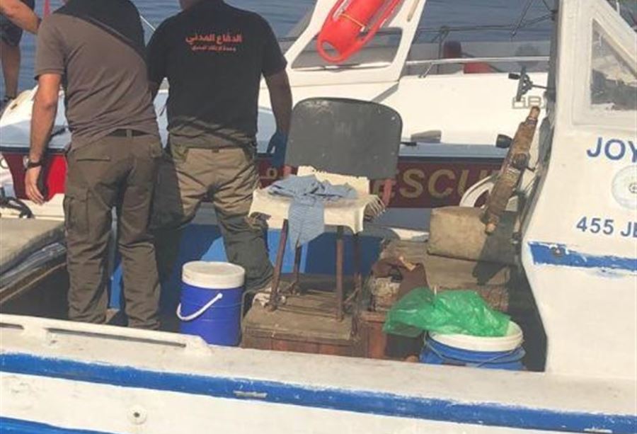 بالصور: جثة مصابة بطلق ناري داخل زورق صيد في ضبية